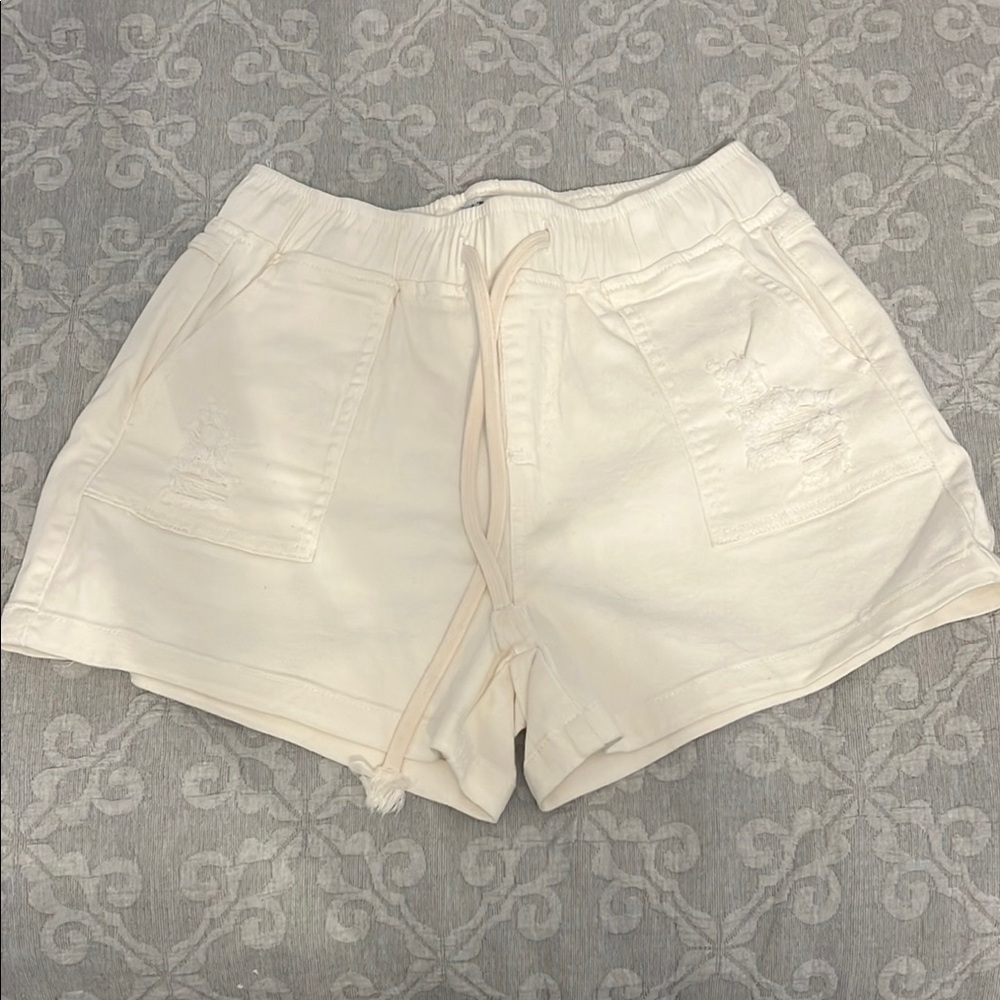 Women's Cream Shorts-NWT